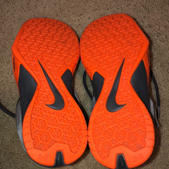 Nike boys basketball shoes - Picture 3 of 3